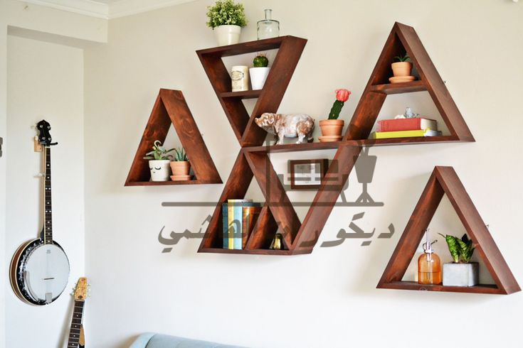 ديكورات رفوف خشب على الجدران